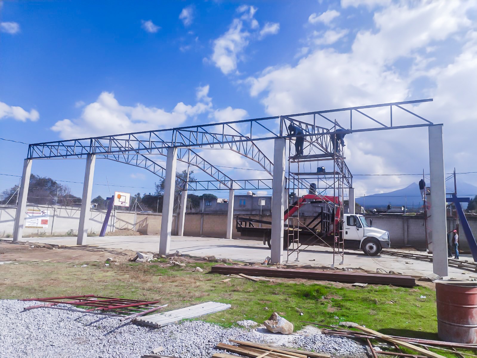 Blanca Angulo inicia el 2026 con avances en construcción de techumbre escolar